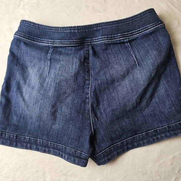 Express Jean Shorts 8 Women’s button front denim Jorts - Picture 6 of 9